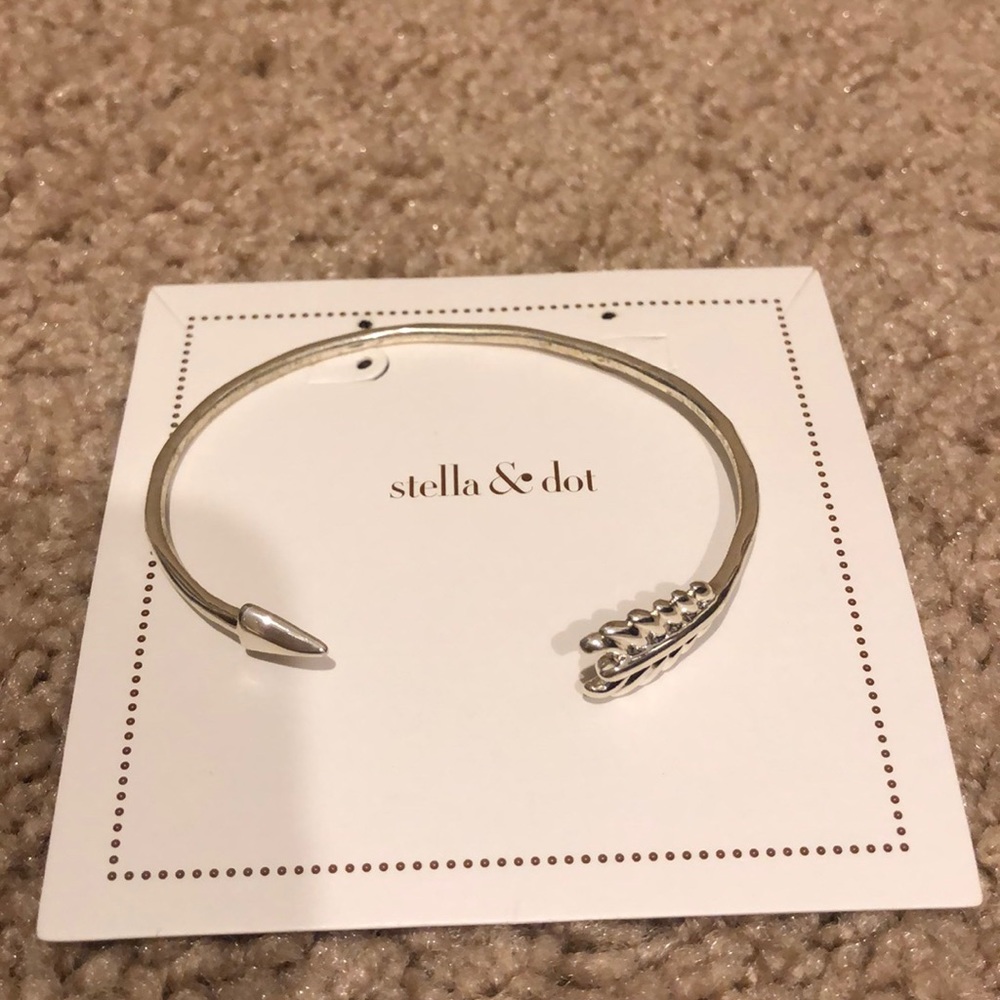 Stella & Dot arrow guided bangle
